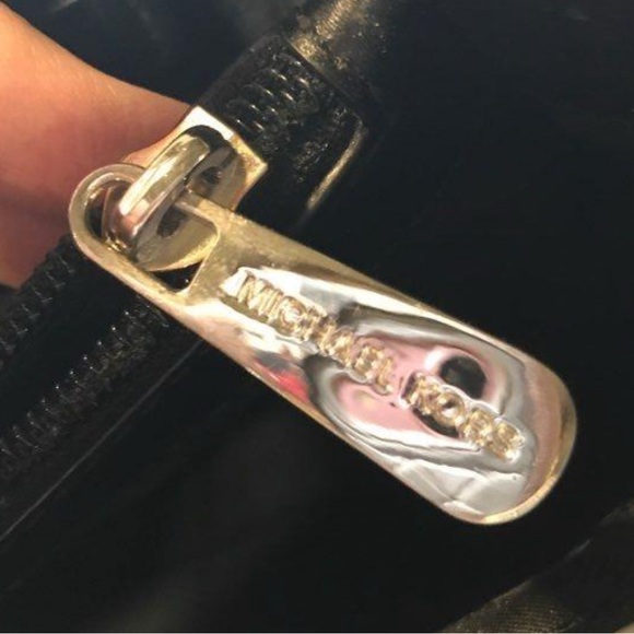 AUTHENTIC MICHAEL KORS BLACK/GREY MONOGRAM SHOULDER BAG - Picture 5 of 12